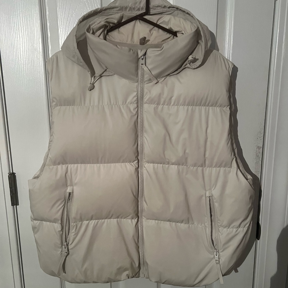 TNA Aritzia Matte Pearl Hooded Puffer Vest